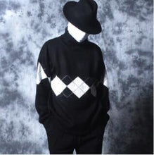 Load image into Gallery viewer, Lozeng-patterned turtleneck sweater men loose Korean version of fashion winter versatile men with popular logo bottom knitwear.